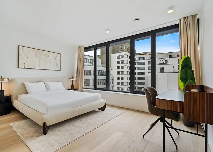 Upscale Urban Apartment Style & Comfort For Six